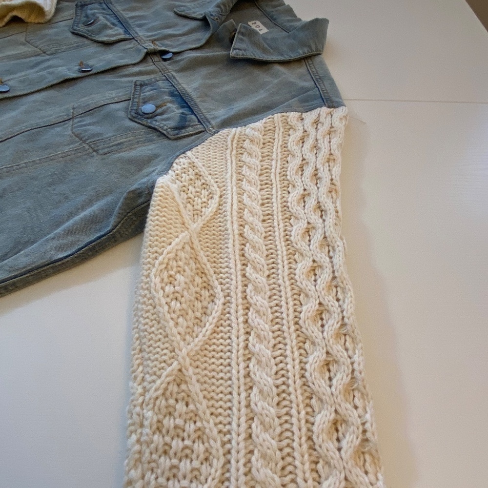 POL Light Wash Denim Jacket Knit Sweater Sleeves Size Large - Picture 7 of 16